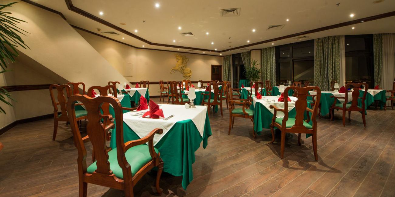 Hotel Pharaoh Azur Resort 4*  Hurghada 
