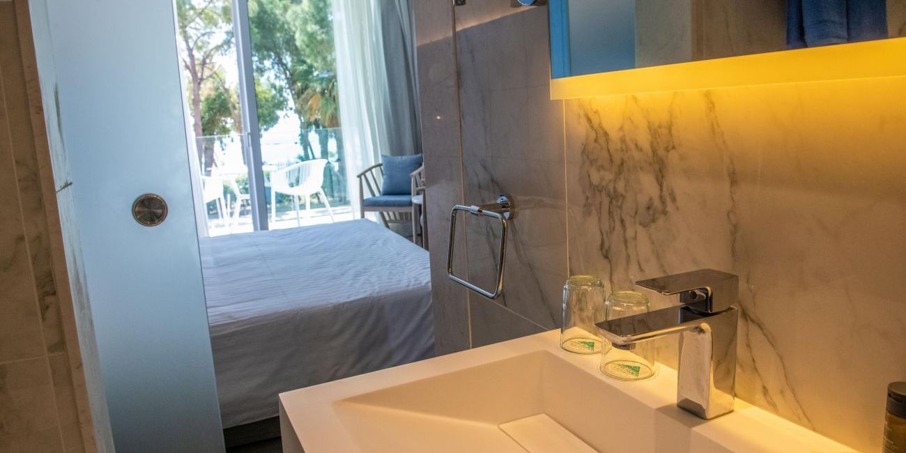 Park Beach Hotel 3*  Limassol 
