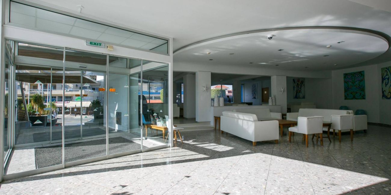 Park Beach Hotel 3*  Limassol 