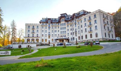 Oferta pentru Balneo 2025 Hotel Palace Baile Govora 4* - Mic Dejun/Mic Dejun + Fisa Cont