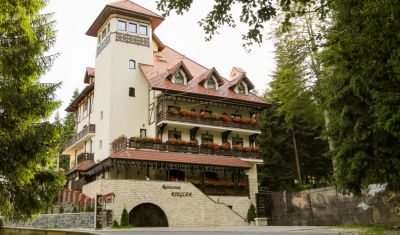 Oferta pentru Munte 2025 Hotel Foisorul cu Flori 4* - Mic Dejun/Mic Dejun + Fisa Cont