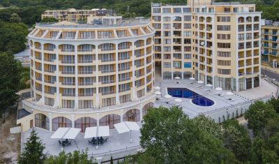 Oferta pentru Litoral 2025 Hotel Continental 4* - Mic Dejun/All Inclusive