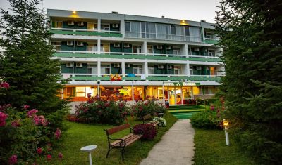 Oferta pentru Litoral 2025 Hotel Decebal 3* - Mic Dejun/Mic Dejun + Fisa Cont