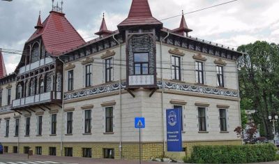 Oferta pentru Balneo 2025 Hotel Carol 4* - Mic Dejun/Mic Dejun + Fisa Cont