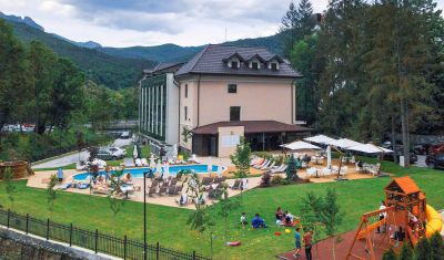 Oferta pentru Balneo 2025 Hotel Izvoare 4* - Mic Dejun/Mic Dejun + Fisa Cont
