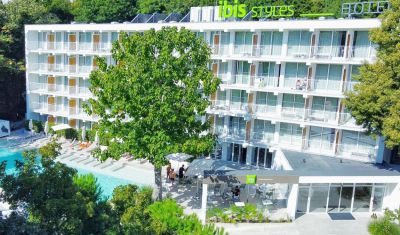 Oferta pentru Litoral 2025 Hotel Roomer Ibis Styles 4* - Mic Dejun/Demipensiune