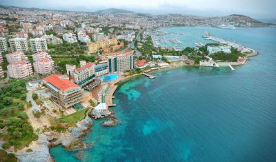 Oferta pentru Litoral 2025 Hotel Charisma De Luxe 5* - Mic Dejun/Demipensiune